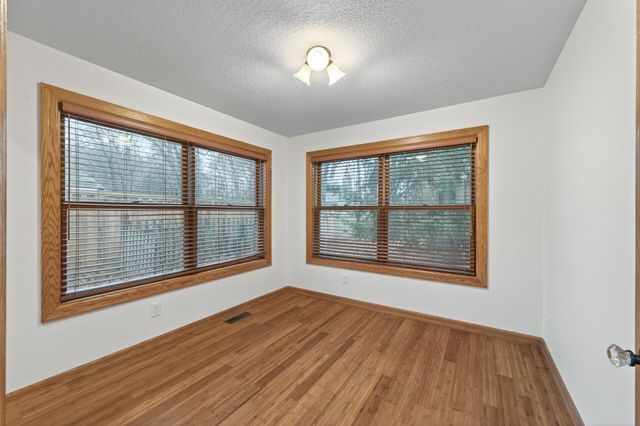 16940 12th Avenue N, Plymouth, MN 55447