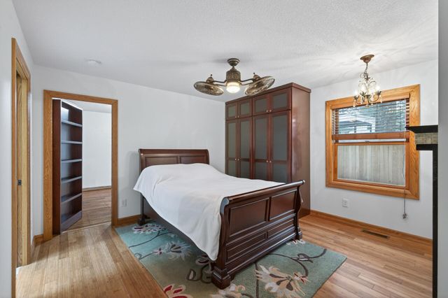 16940 12th Avenue N, Plymouth, MN 55447