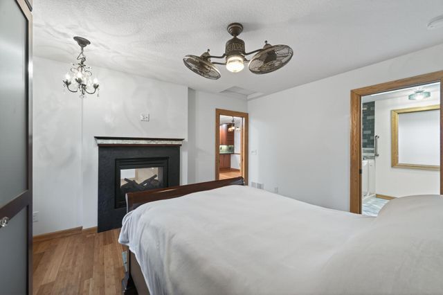 16940 12th Avenue N, Plymouth, MN 55447