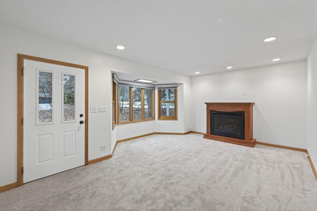 16940 12th Avenue N, Plymouth, MN 55447