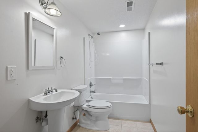 16940 12th Avenue N, Plymouth, MN 55447