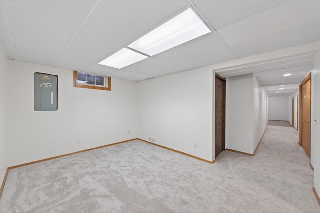 16940 12th Avenue N, Plymouth, MN 55447