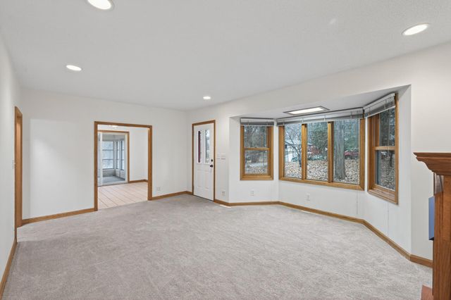 16940 12th Avenue N, Plymouth, MN 55447