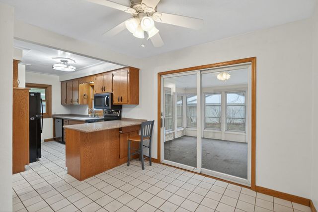 16940 12th Avenue N, Plymouth, MN 55447