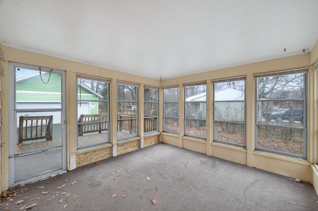 16940 12th Avenue N, Plymouth, MN 55447