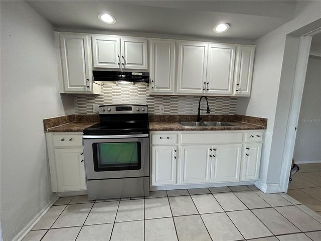 1336 WARRINGTON WAY, Tampa, FL 33619