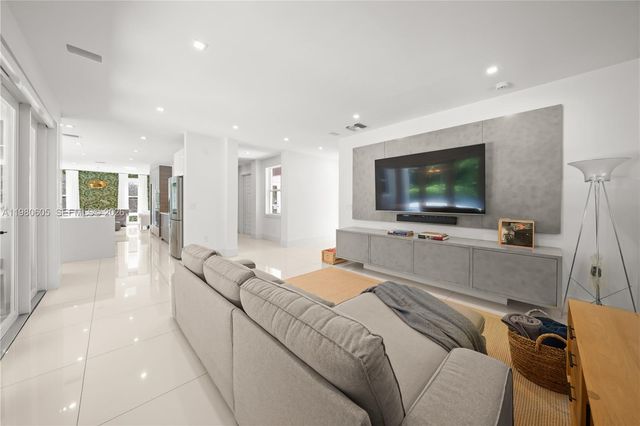 5700 SW 86th Street, South Miami, FL 33143