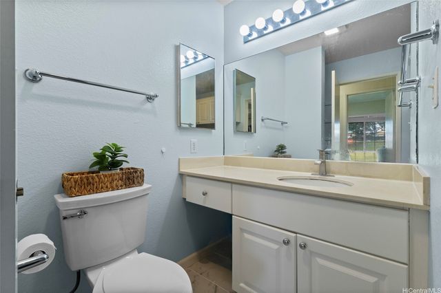 94-1348 Kulewa Loop 7U, Waipahu, HI 96797