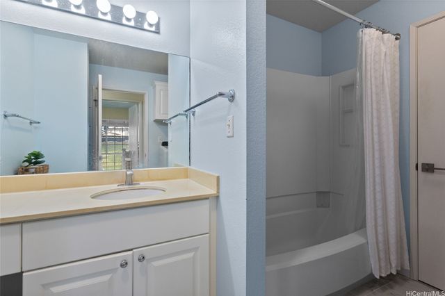 94-1348 Kulewa Loop 7U, Waipahu, HI 96797