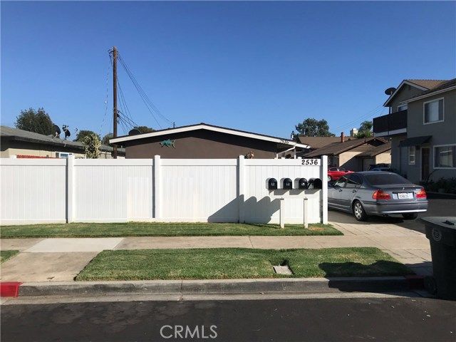 2536 Orange Avenue F, Costa Mesa, CA 92627