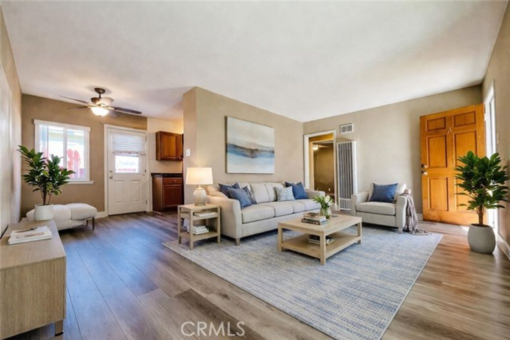 2536 Orange Avenue F, Costa Mesa, CA 92627