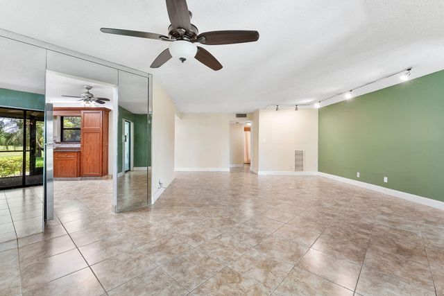 5800 Camino Del Sol 102, Boca Raton, FL 33433