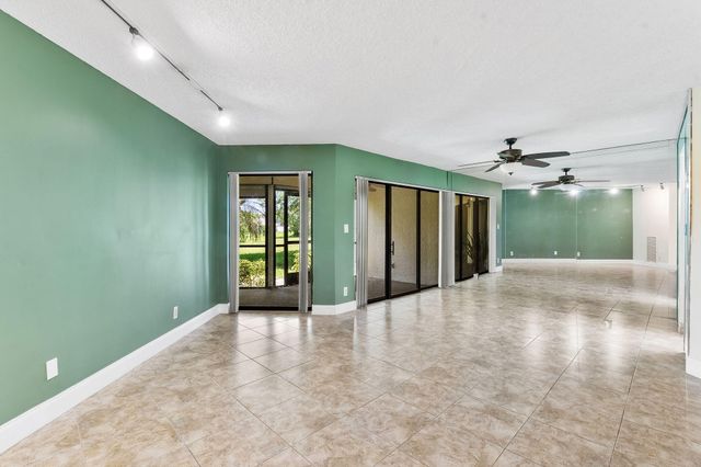 5800 Camino Del Sol 102, Boca Raton, FL 33433