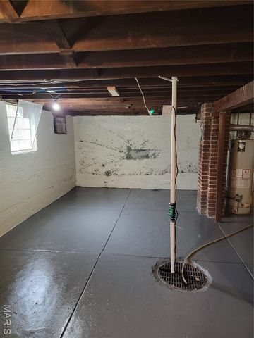 26 Compton Avenue, Ferguson, MO 63135