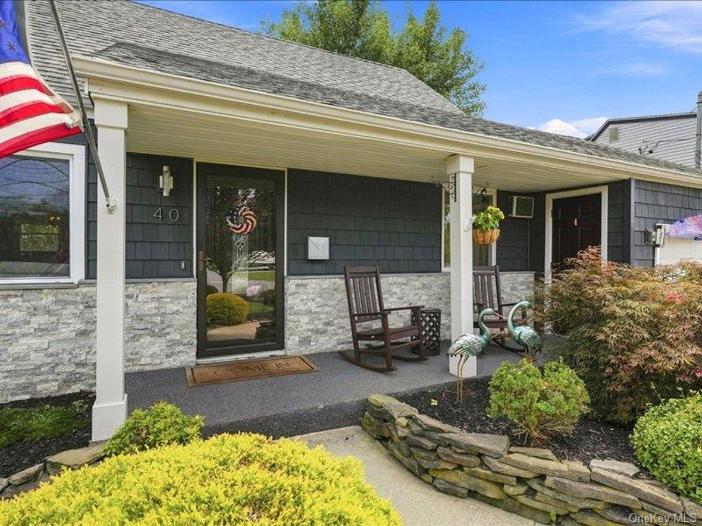 40 Greenwood Drive, North Babylon, NY 11703 — photo 2