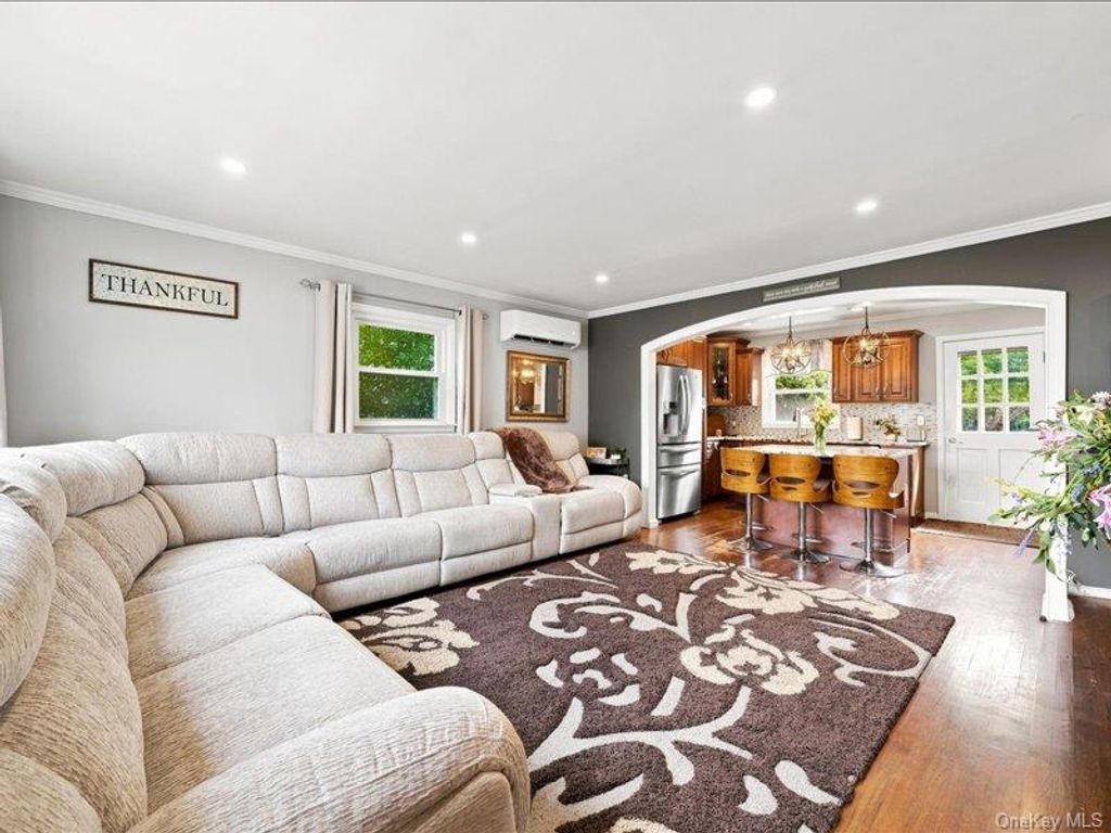 40 Greenwood Drive, North Babylon, NY 11703 — photo 4
