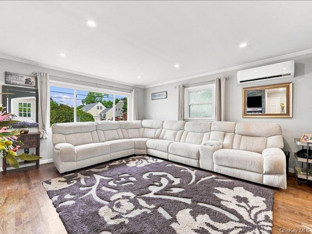 40 Greenwood Drive, North Babylon, NY 11703 — photo 5