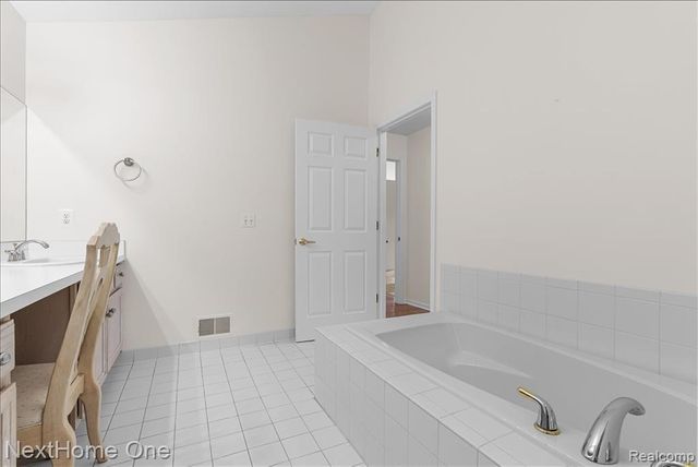 245 Winslow Circle 56, Commerce Twp, MI 48390