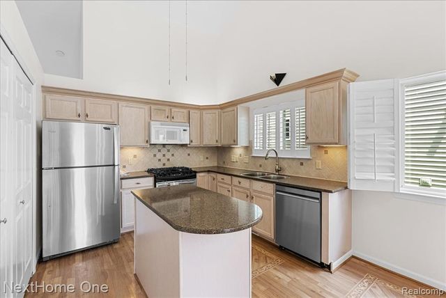 245 Winslow Circle 56, Commerce Twp, MI 48390