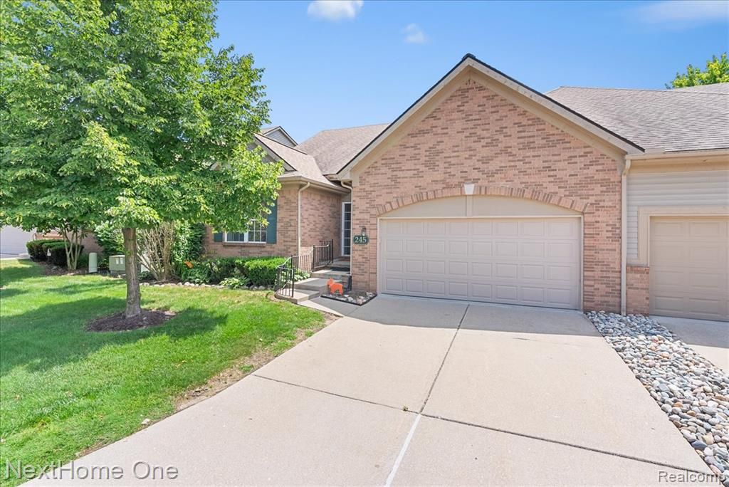 245 Winslow Circle 56, Commerce Twp, MI 48390