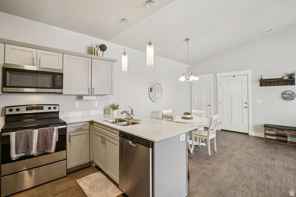 Image 13 of property listing at 1787 N FESTIVE WAY #B304, Saratoga Springs, UT 84045