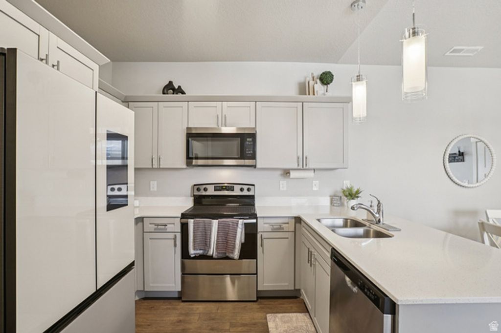 Image 15 of property listing at 1787 N FESTIVE WAY #B304, Saratoga Springs, UT 84045