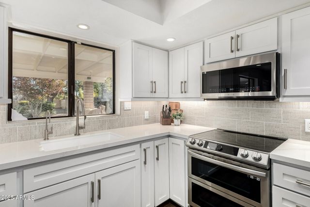 11449 N BANCROFT Drive, Phoenix, AZ 85028