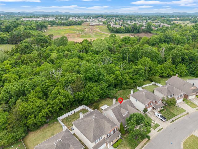 543 Creek Oak Dr, Murfreesboro, TN 37128