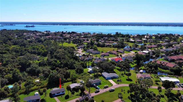 1922 Flamingo DR, North Fort Myers, FL 33917