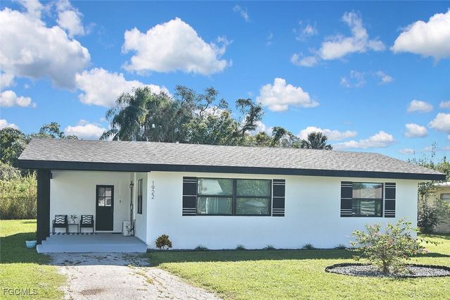 1922 Flamingo DR, North Fort Myers, FL 33917