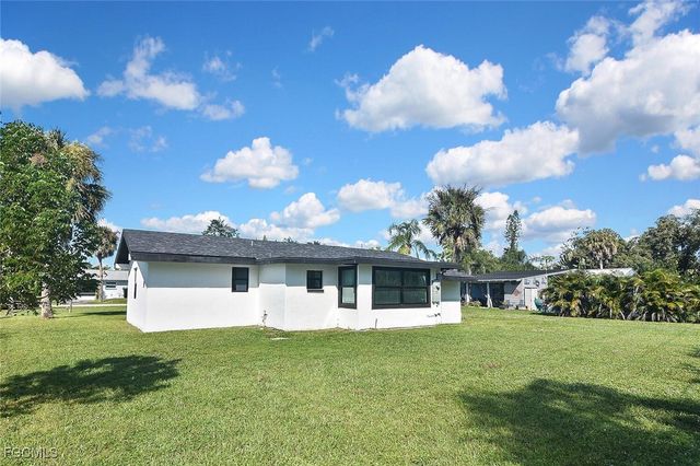 1922 Flamingo DR, North Fort Myers, FL 33917