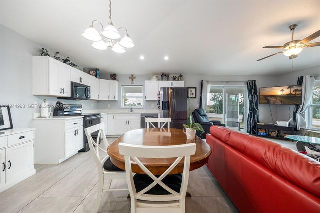 1053 SW Lock Ln, Moore Haven, FL 33471