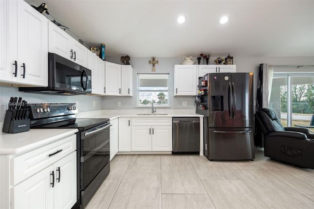 1053 SW Lock Ln, Moore Haven, FL 33471