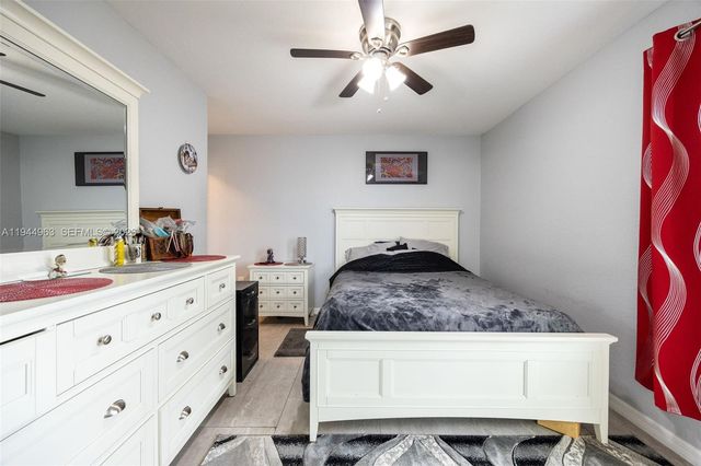 1053 SW Lock Ln, Moore Haven, FL 33471