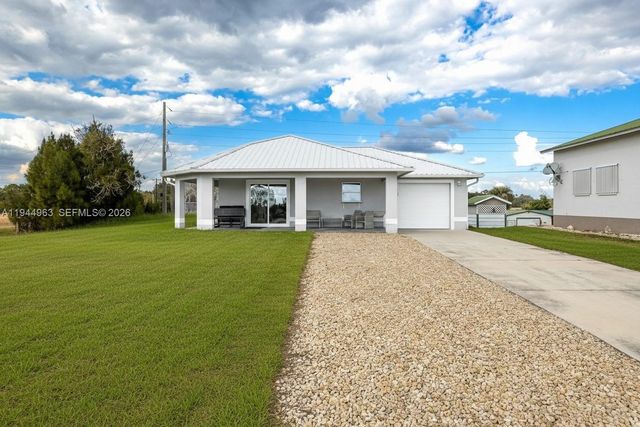 1053 SW Lock Ln, Moore Haven, FL 33471