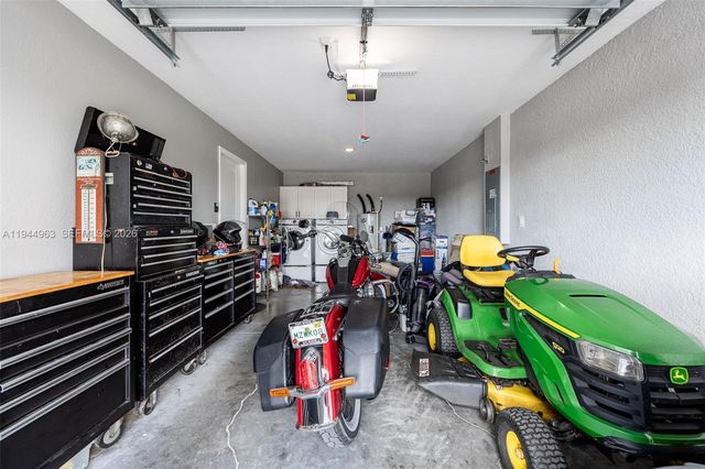 1053 SW Lock Ln, Moore Haven, FL 33471