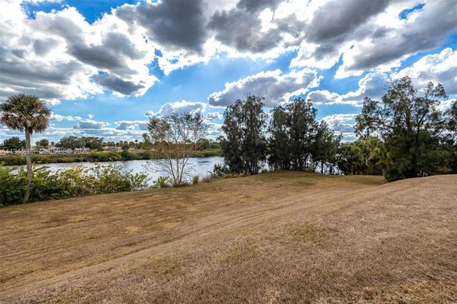 1053 SW Lock Ln, Moore Haven, FL 33471