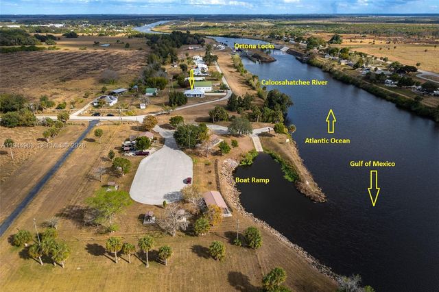 1053 SW Lock Ln, Moore Haven, FL 33471