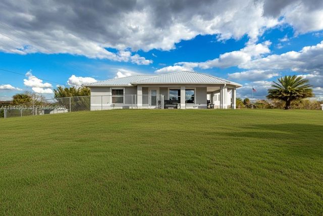 1053 SW Lock Ln, Moore Haven, FL 33471