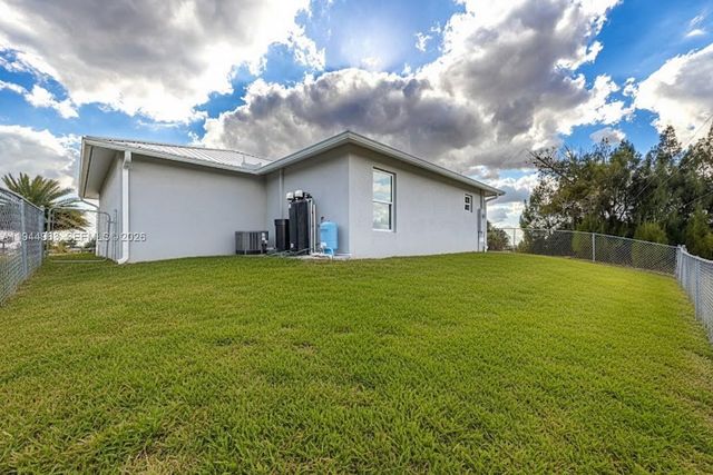 1053 SW Lock Ln, Moore Haven, FL 33471