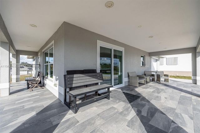 1053 SW Lock Ln, Moore Haven, FL 33471