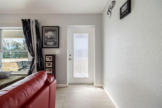 1053 SW Lock Ln, Moore Haven, FL 33471