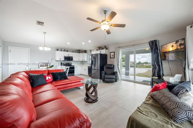 1053 SW Lock Ln, Moore Haven, FL 33471