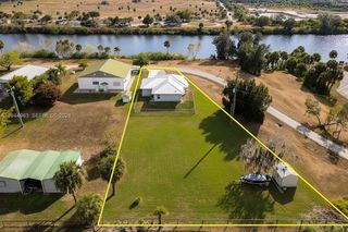 1053 SW Lock Ln, Moore Haven, FL 33471
