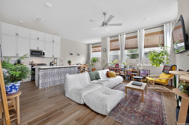 8851 Oakland Rd Unit 61, San Antonio, TX 78240