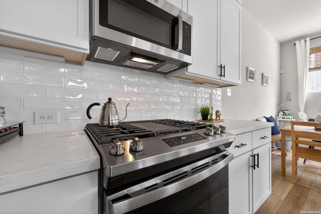 8851 Oakland Rd Unit 61, San Antonio, TX 78240