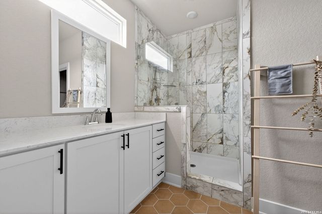 8851 Oakland Rd Unit 61, San Antonio, TX 78240