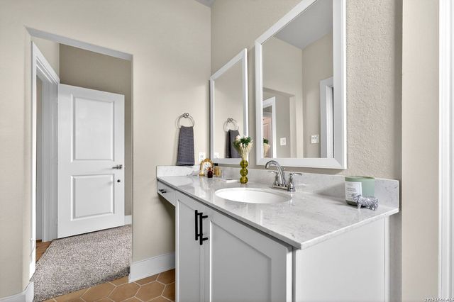 8851 Oakland Rd Unit 61, San Antonio, TX 78240