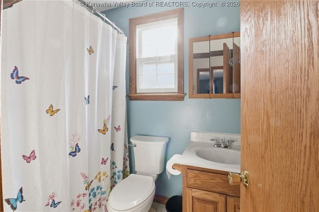 1477 Woods Drive, St Albans, WV 25177