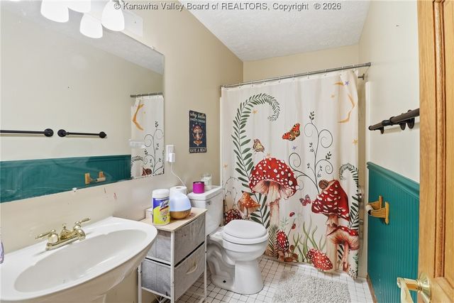 1477 Woods Drive, St Albans, WV 25177